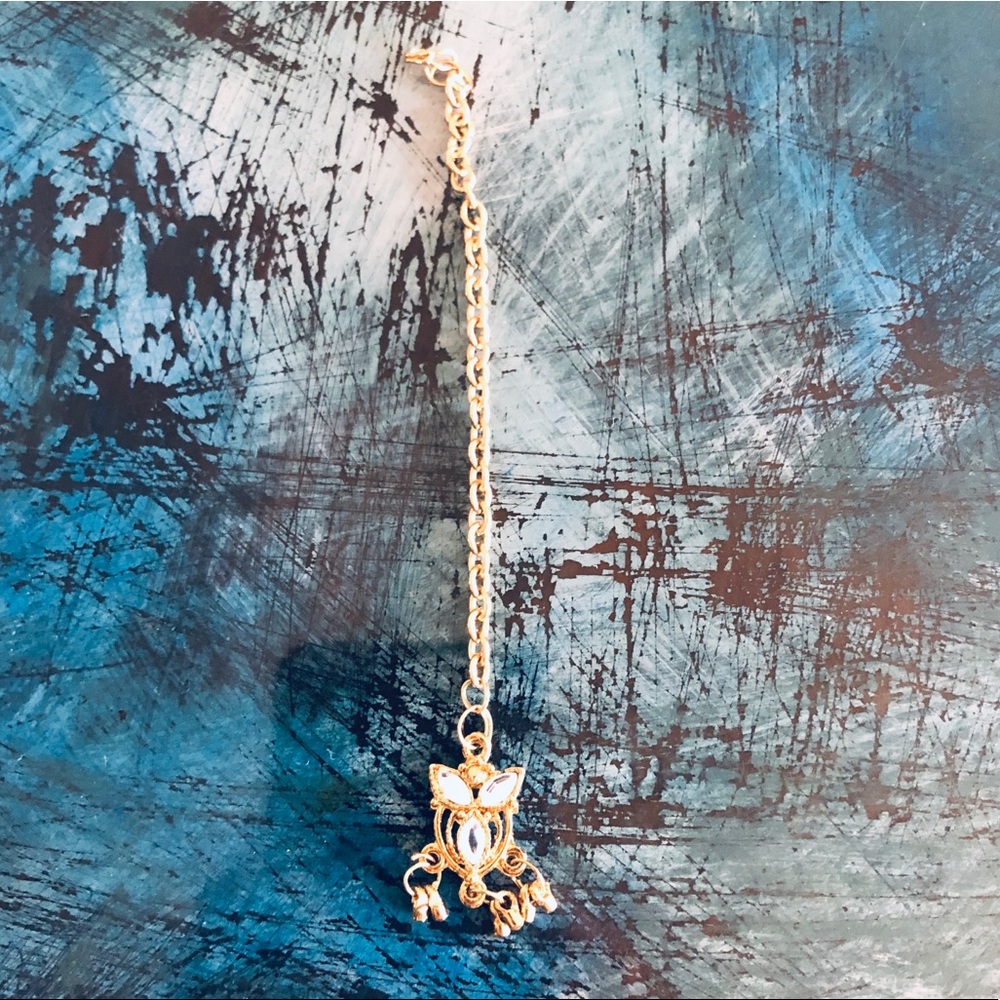 Tikka - Indian hair jewelry